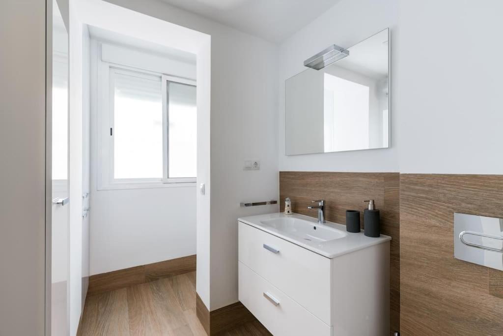סביליה Apartamento Moderno En Triana 2 Dormitorios Y Aire Acondicionado מראה חיצוני תמונה