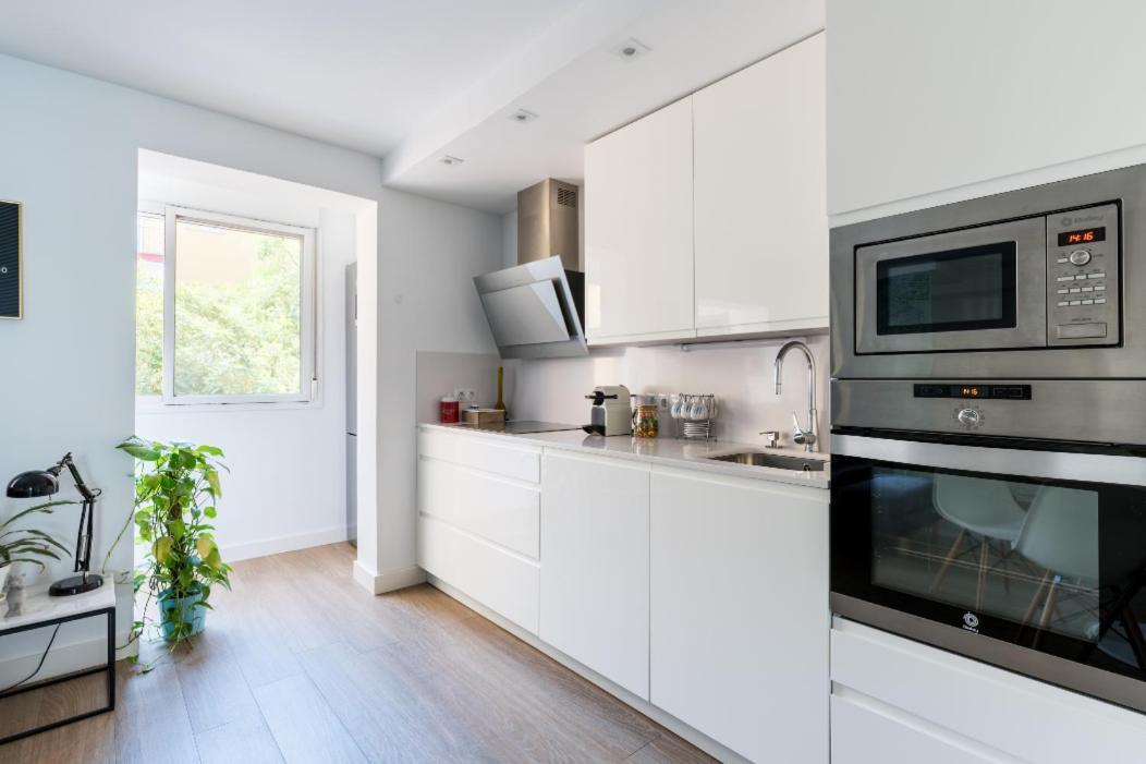 סביליה Apartamento Moderno En Triana 2 Dormitorios Y Aire Acondicionado מראה חיצוני תמונה