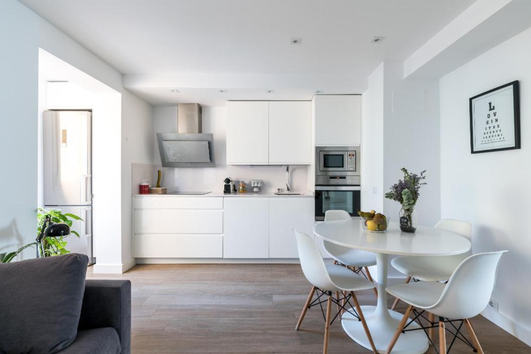 סביליה Apartamento Moderno En Triana 2 Dormitorios Y Aire Acondicionado מראה חיצוני תמונה